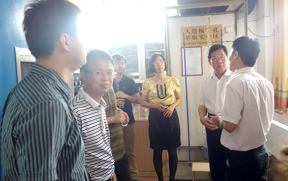 廣東省環保型高性能飾面人造板工程技術研究中心進行審核2.jpg
